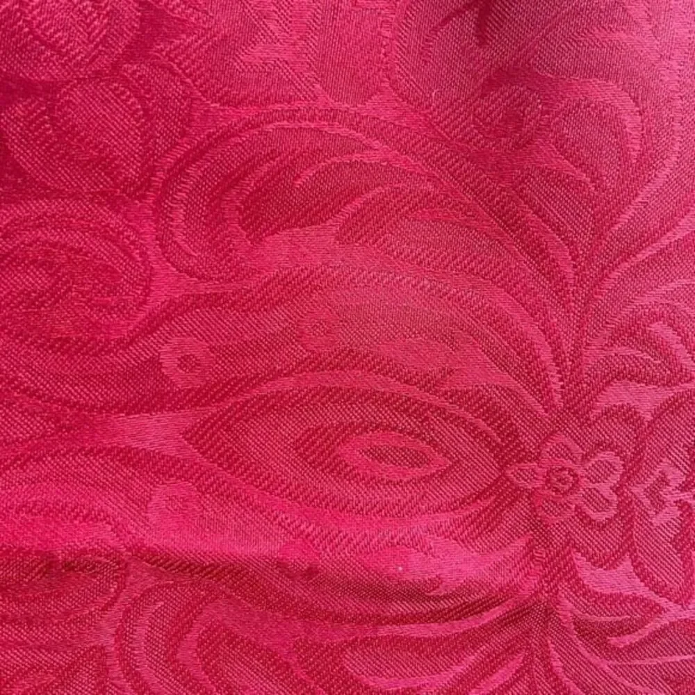 Saro Lifestyle Oblong Tablecloth in Burgundy